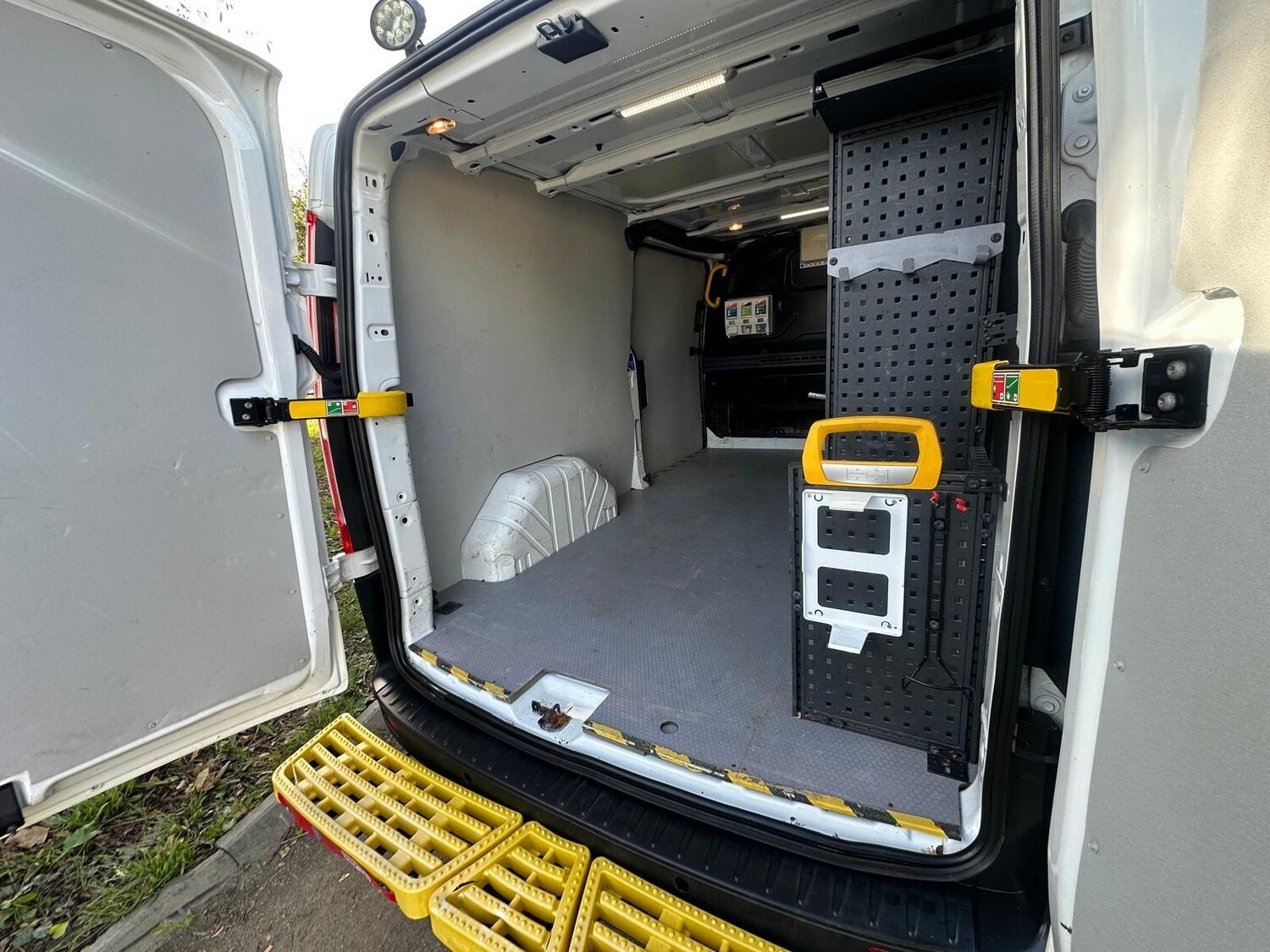 Used Ford Transit Custom 2020 for sale - 75769739: Photo 41