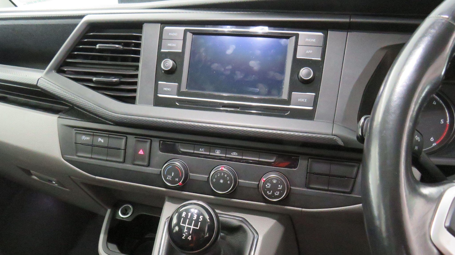 Used Volkswagen Transporter Shuttle 2020 for sale - 76942318: Photo 17