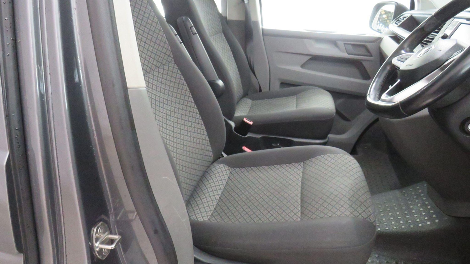 Used Volkswagen Transporter Shuttle 2020 for sale - 76942318: Photo 58