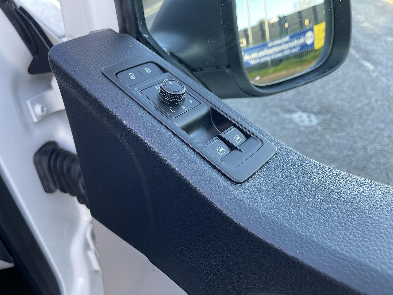 Used Volkswagen Transporter 2018 for sale - 77015383: Photo 37