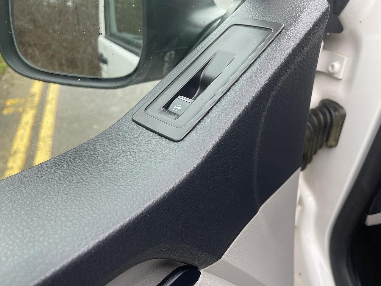 Used Volkswagen Transporter 2018 for sale - 76667389: Photo 35