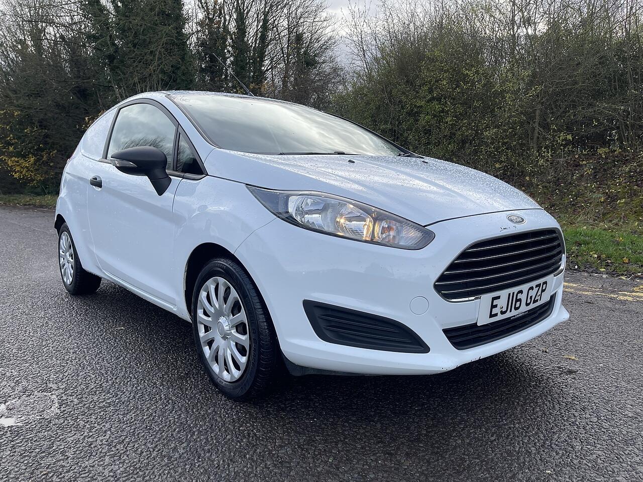 Used Ford Fiesta Van 2016 for sale - 76899411: Photo 2