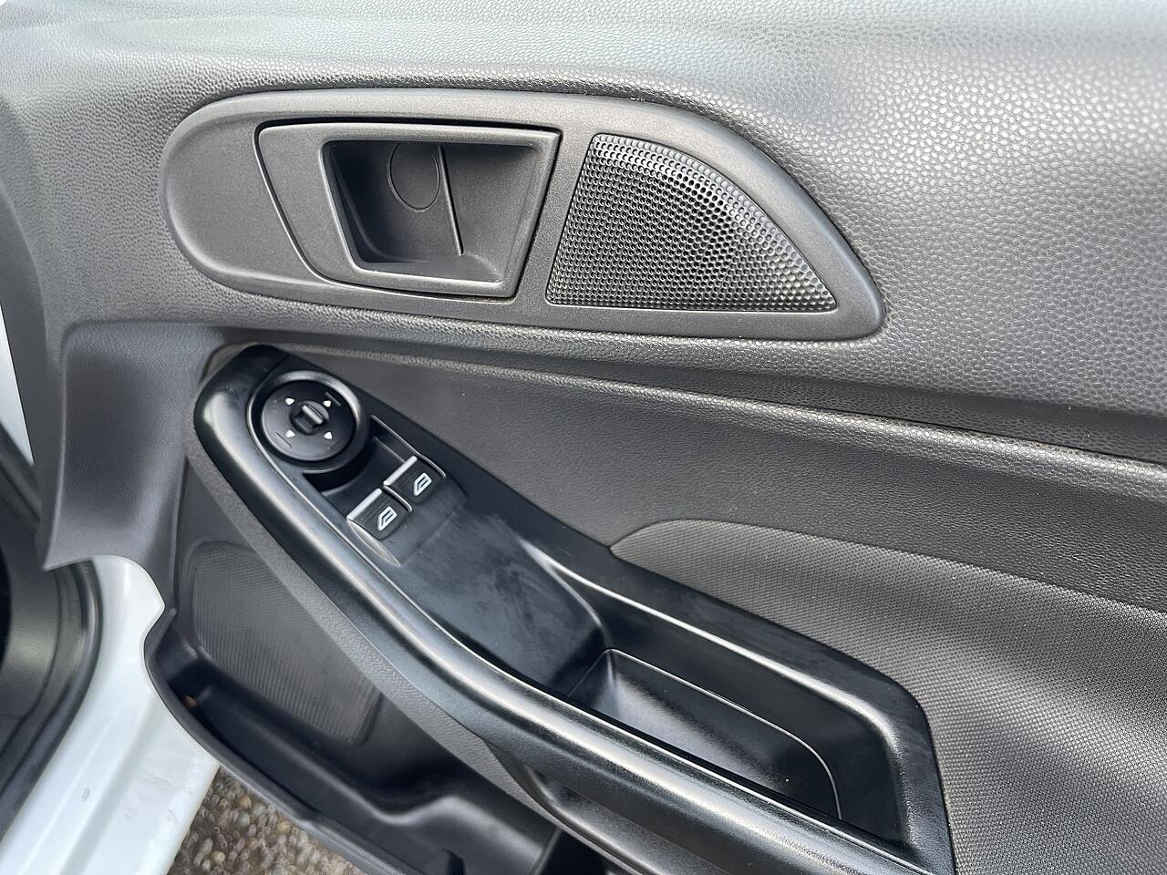 Used Ford Fiesta Van 2016 for sale - 76899411: Photo 31