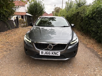 Used Volvo V40 2016 for sale - 79537790: Photo