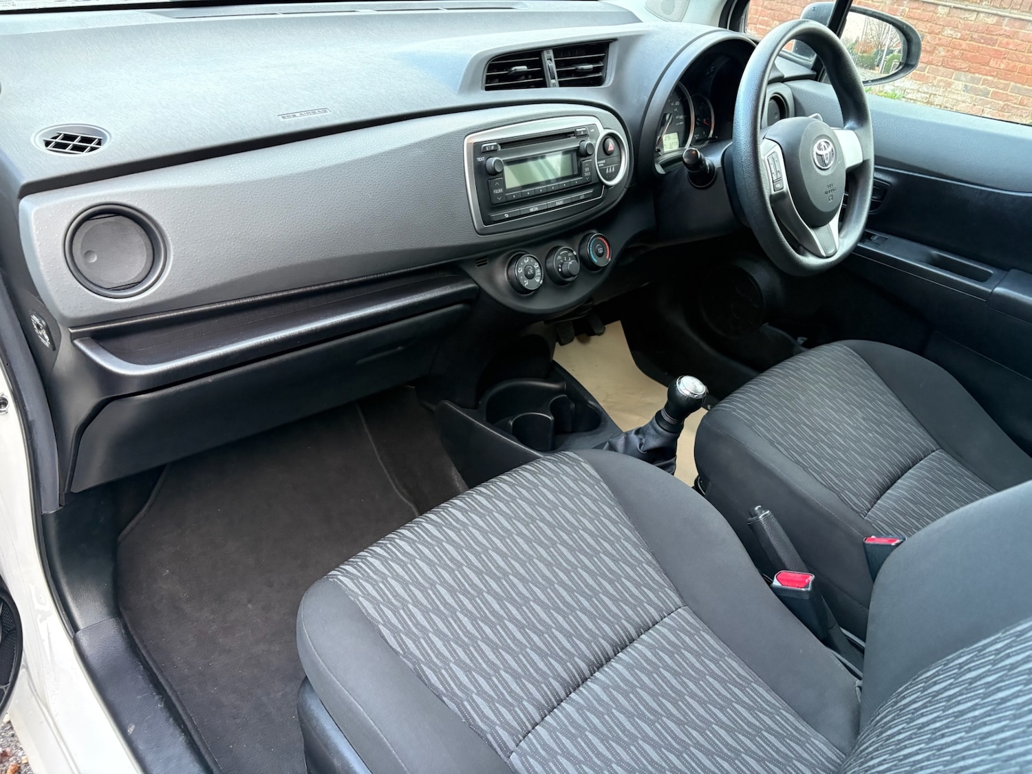 Used Toyota Yaris 2012 for sale - 76603729: Photo 11