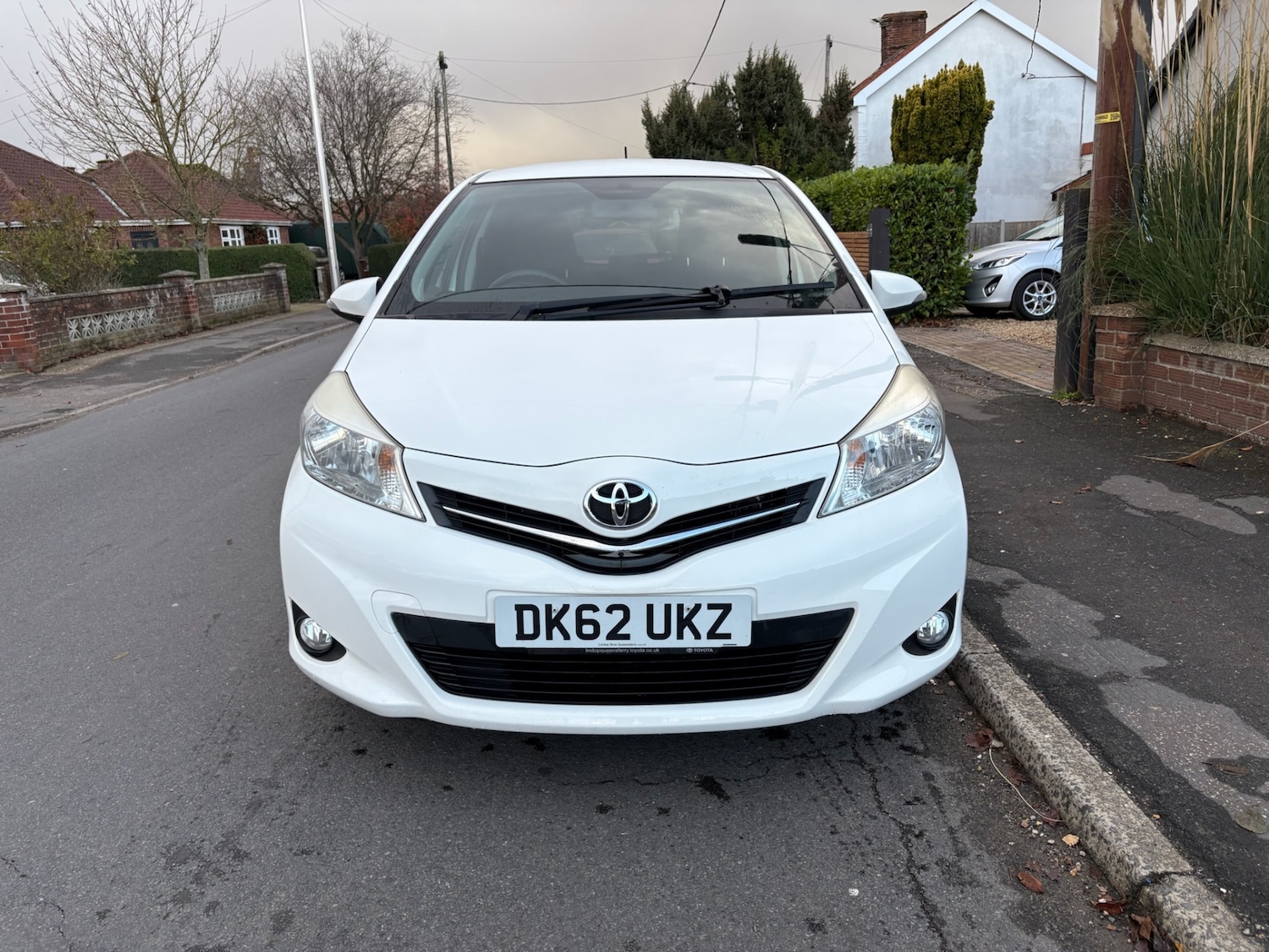 Used Toyota Yaris 2012 for sale - 76603729: Photo 2