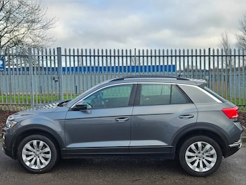 Used Volkswagen T-Roc 2019 for sale - 77303267: Photo