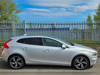 Used Volvo V40 2019 for sale - 78242174: Photo