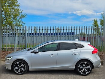 Used Volvo V40 2019 for sale - 78242174: Photo