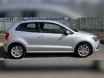Used Volkswagen Polo 2015 for sale - 79763738: Photo