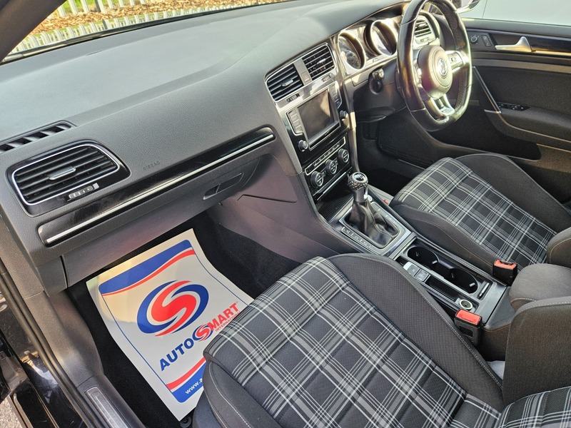 Used Volkswagen Golf 2017 for sale - 76703001: Photo 10