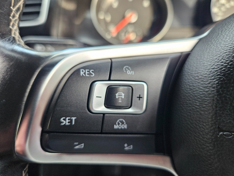 Used Volkswagen Golf 2017 for sale - 76703001: Photo 8