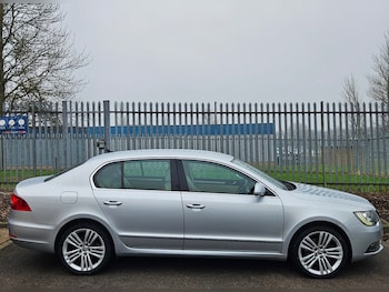 Used Skoda Superb 2014 for sale - 76798960: Photo
