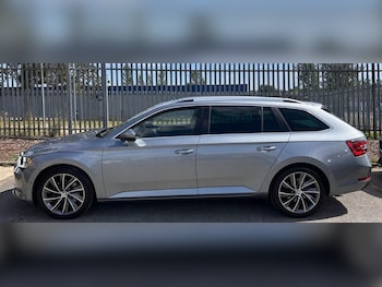 Used Skoda Superb 2017 for sale - 79462127: Photo