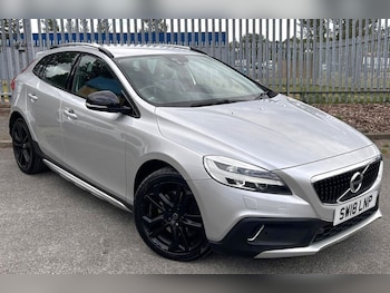 Used Volvo V40 Cross Country 2018 for sale - 79422100: Photo