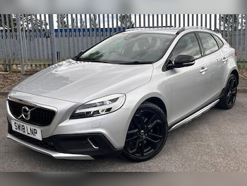 Used Volvo V40 Cross Country 2018 for sale - 79422100: Photo