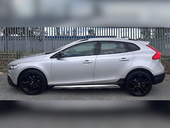 Used Volvo V40 Cross Country 2018 for sale - 79422100: Photo