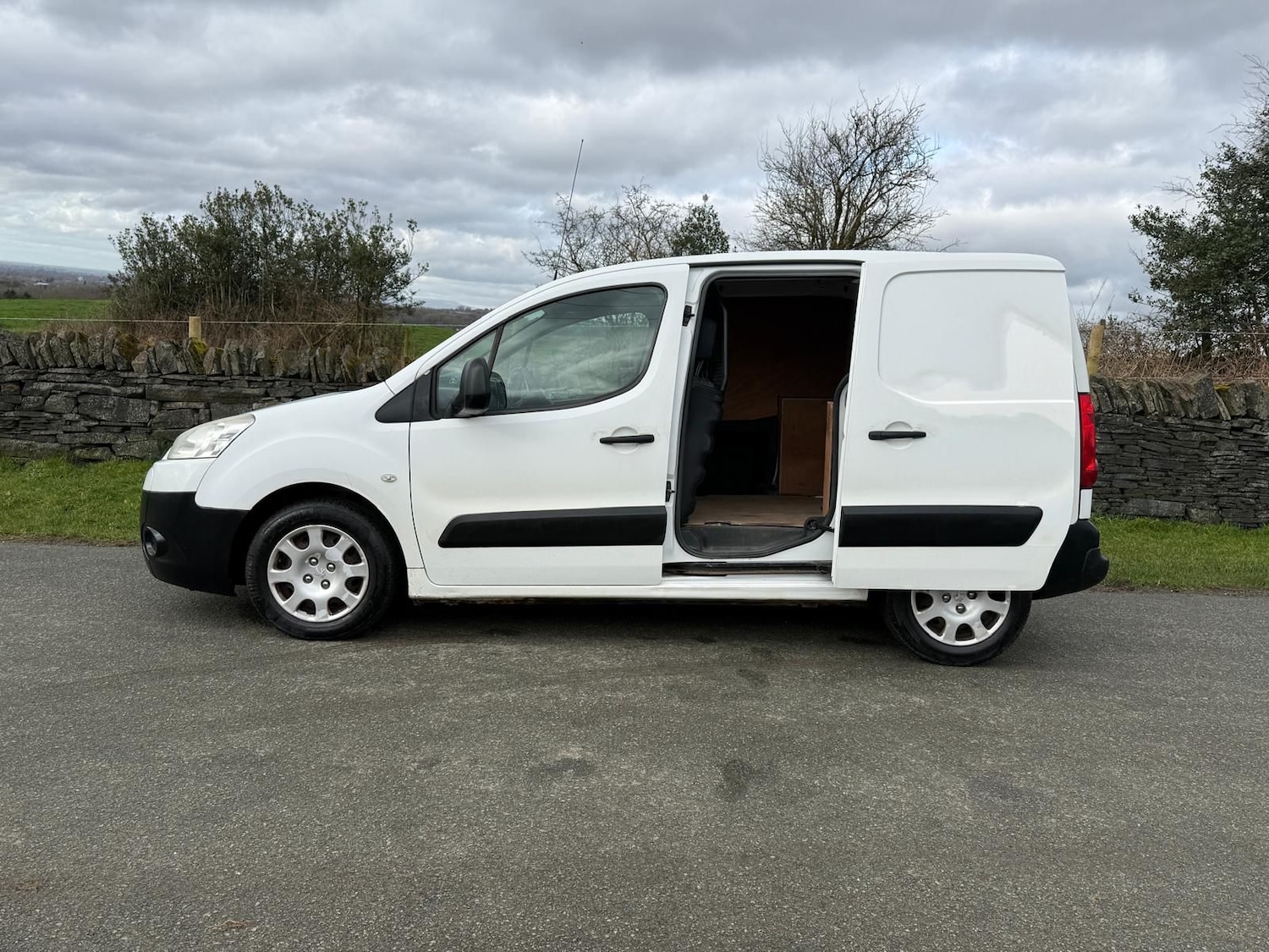 Used Peugeot Partner 2011 for sale - 77659155: Photo 6