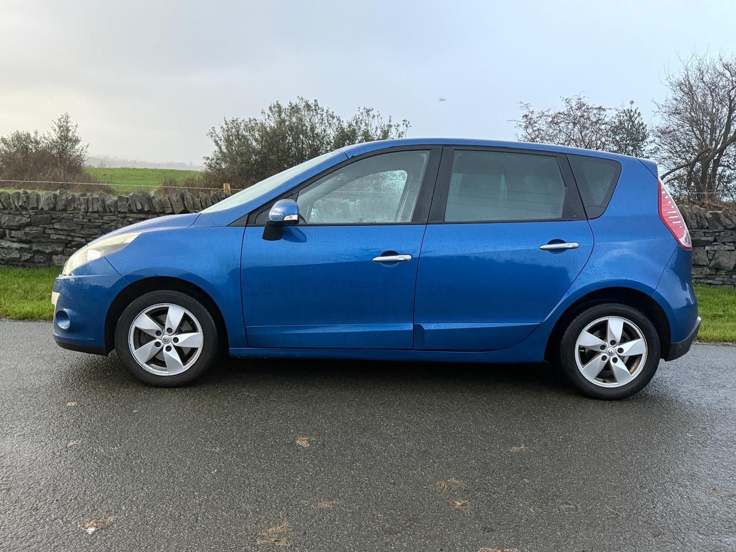 Used Renault Scenic 2009 for sale - 76734613: Photo 2