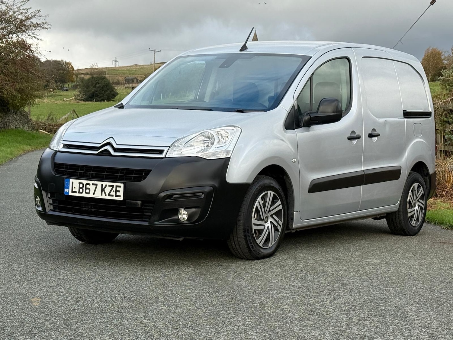 Used Citroen Berlingo 2017 for sale - 76358297: Photo 2