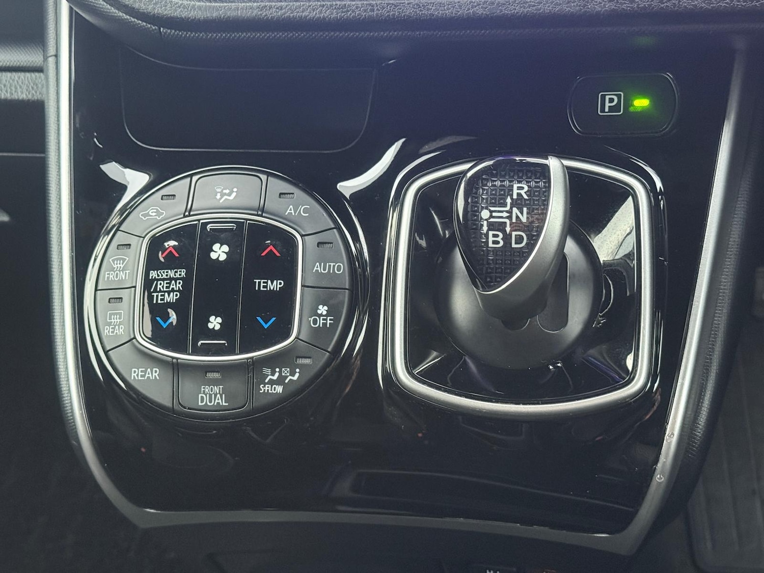 Used Toyota Noah 2025 for sale - 76626450: Photo 16