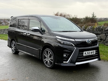 Used Toyota Noah 2019 for sale - 76626450: Photo