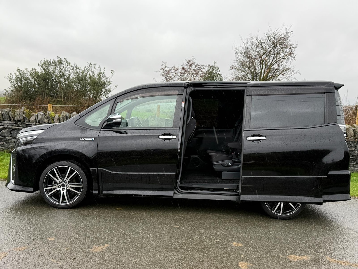 Used Toyota Noah 2025 for sale - 76626450: Photo 8
