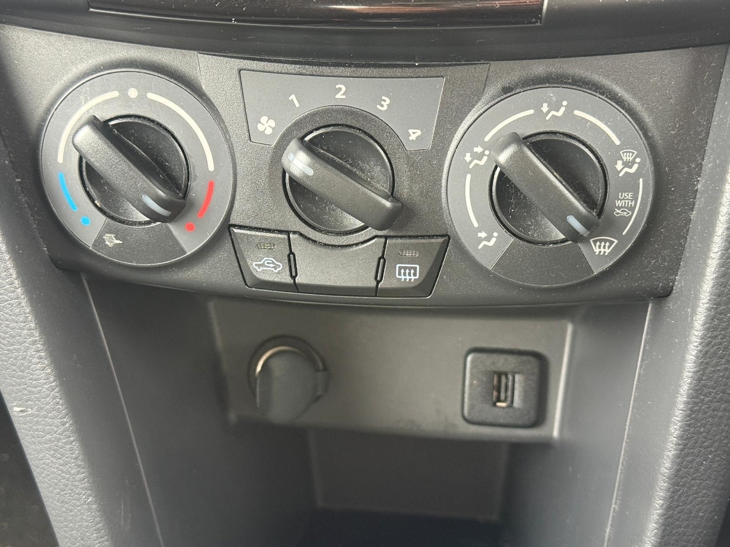 Used Suzuki Swift 2011 for sale - 77630898: Photo 14