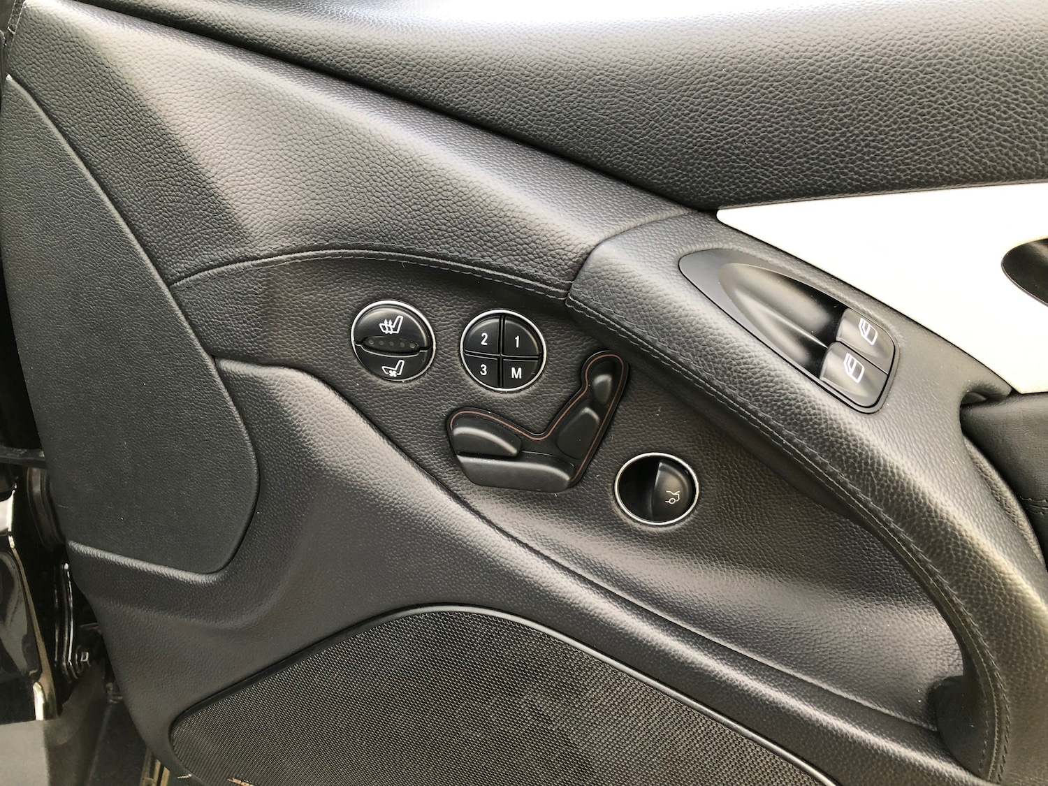 Used Mercedes-Benz SL 2005 for sale - 77104127: Photo 60