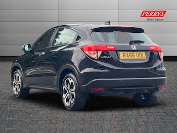 Used Honda HR-V 2017 for sale - 76090410: Photo 2