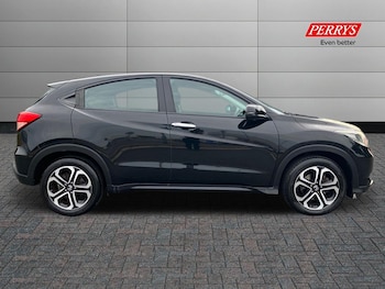Used Honda HR-V 2017 for sale - 76090410: Photo 3