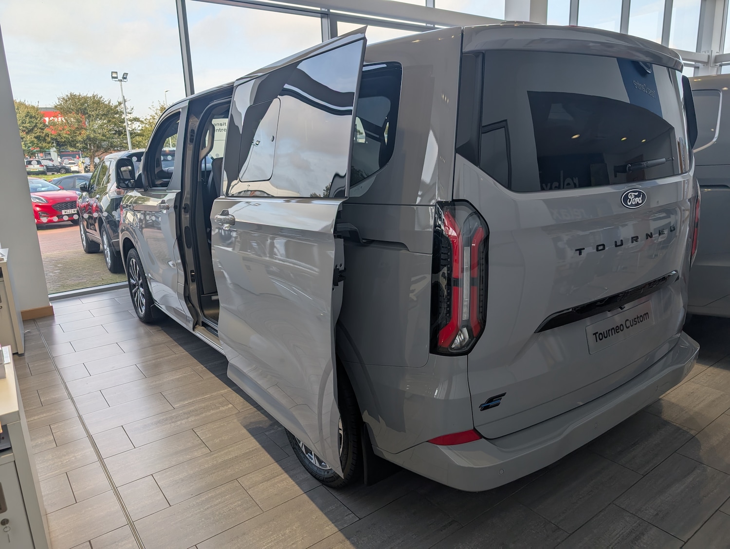 Used Ford Tourneo Custom 2025 for sale - 76022580: Photo 4