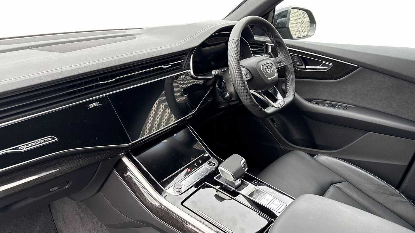 Used Audi Q8 2025 for sale - 76678669: Photo 2