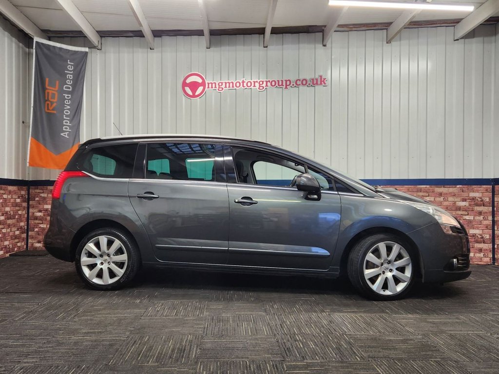 Used Peugeot 5008 2013 for sale - 76333143: Photo 2