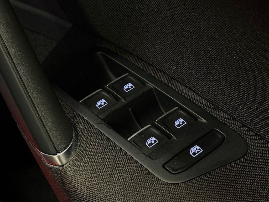 Used Volkswagen Golf 2018 for sale - 76941564: Photo 32