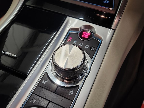 Used Jaguar XF 2015 for sale - 76303501: Photo 26