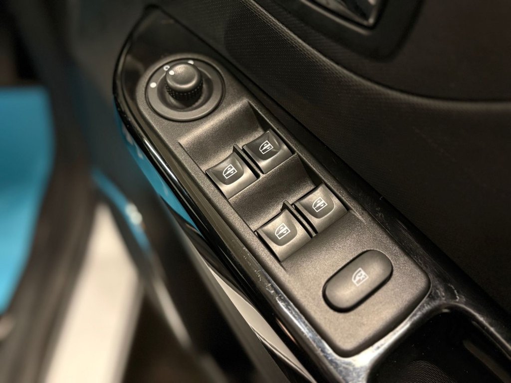 Used Renault Captur 2015 for sale - 77226899: Photo 30