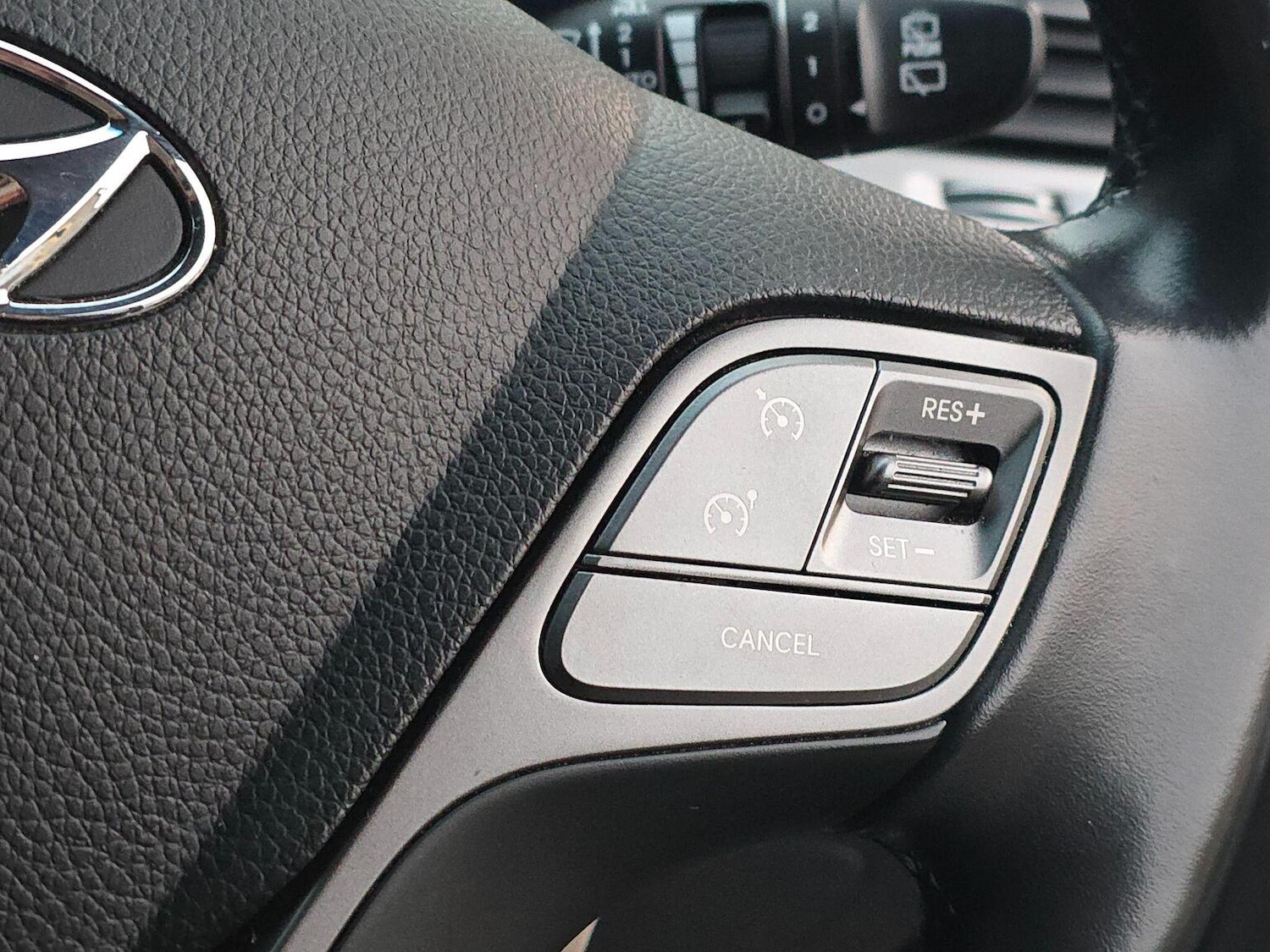 Used Hyundai Santa Fe 2017 for sale - 76974374: Photo 15