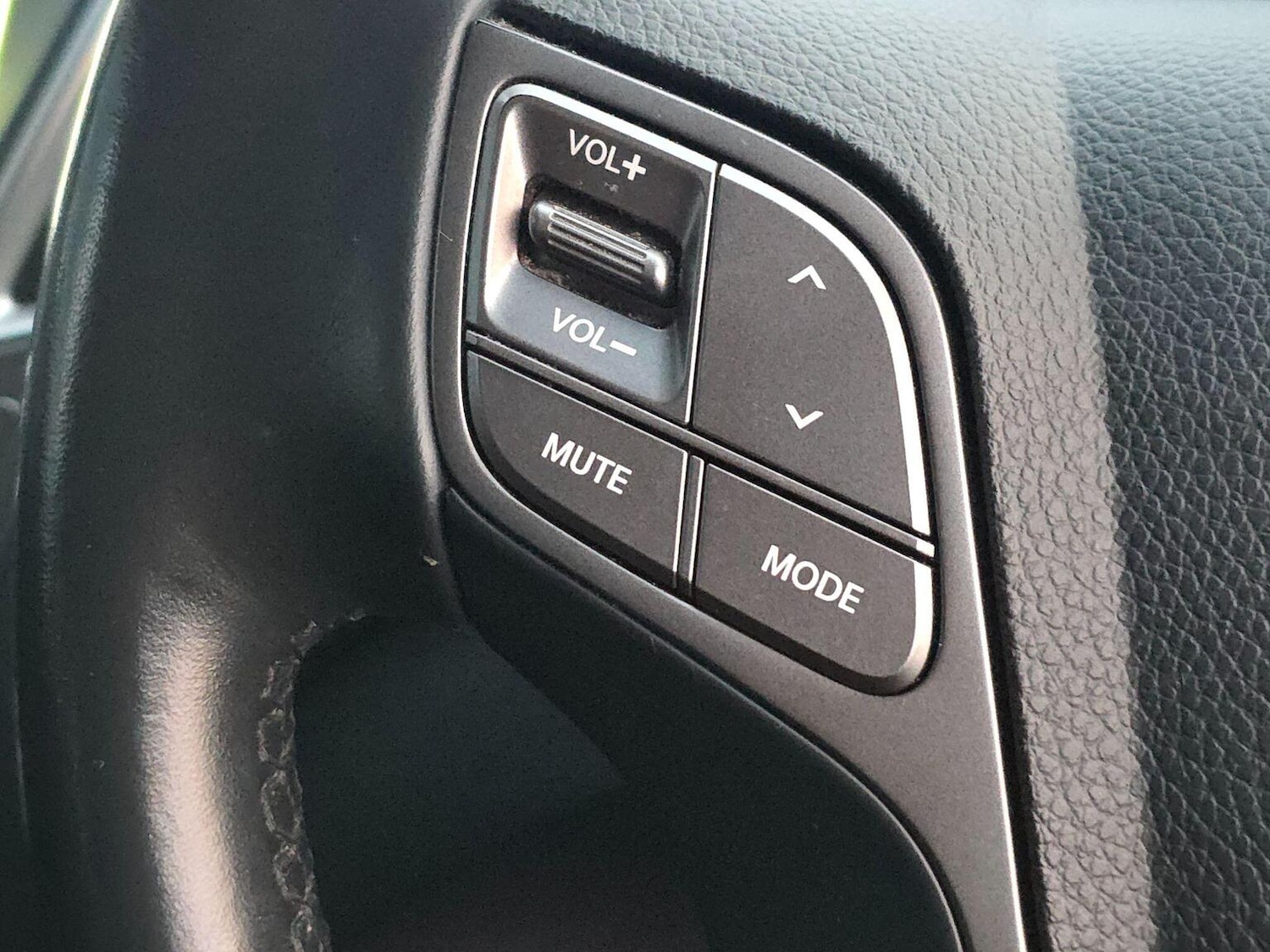 Used Hyundai Santa Fe 2017 for sale - 76974374: Photo 16