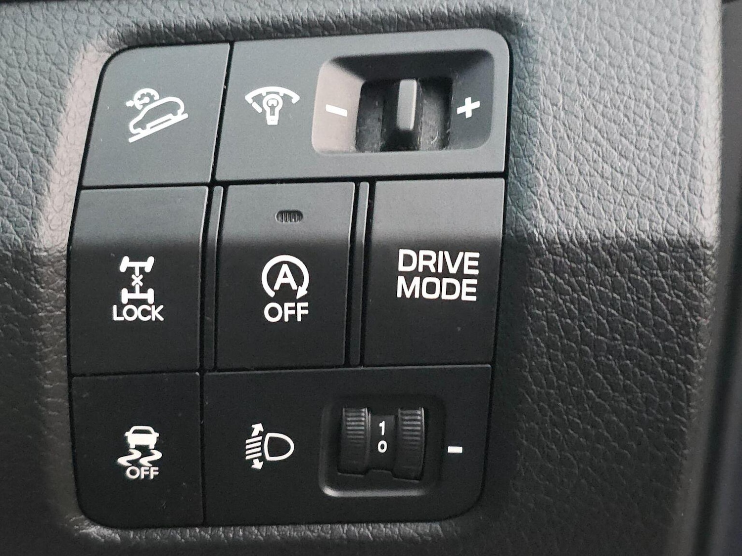 Used Hyundai Santa Fe 2017 for sale - 76974374: Photo 17