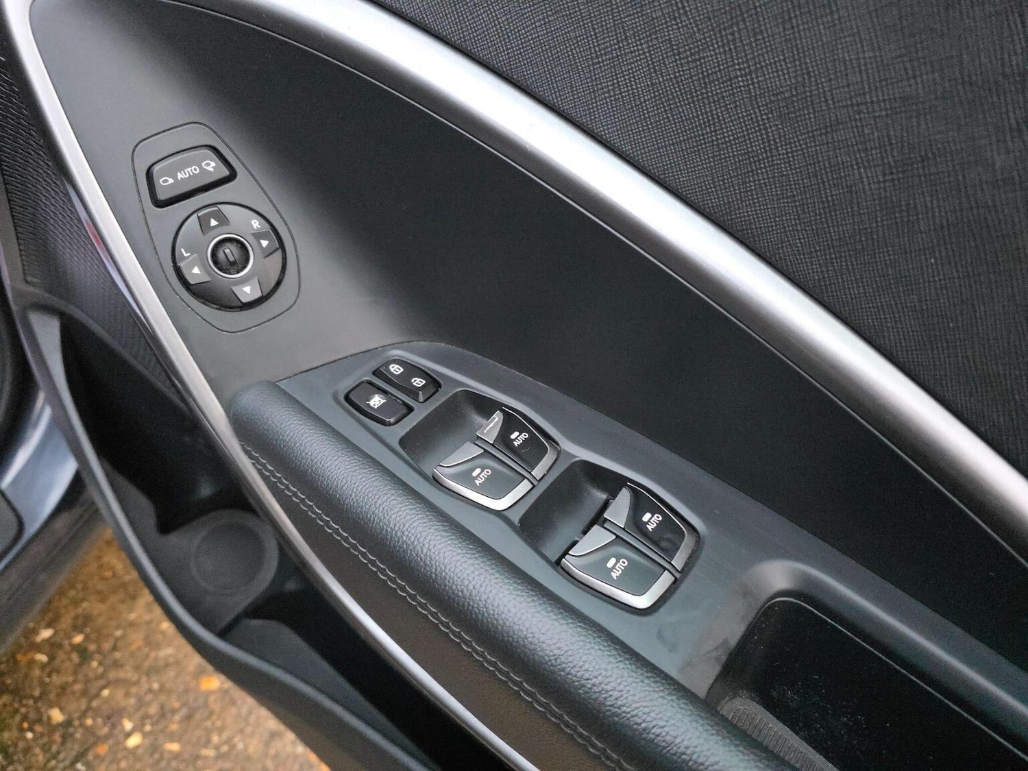 Used Hyundai Santa Fe 2017 for sale - 76974374: Photo 19