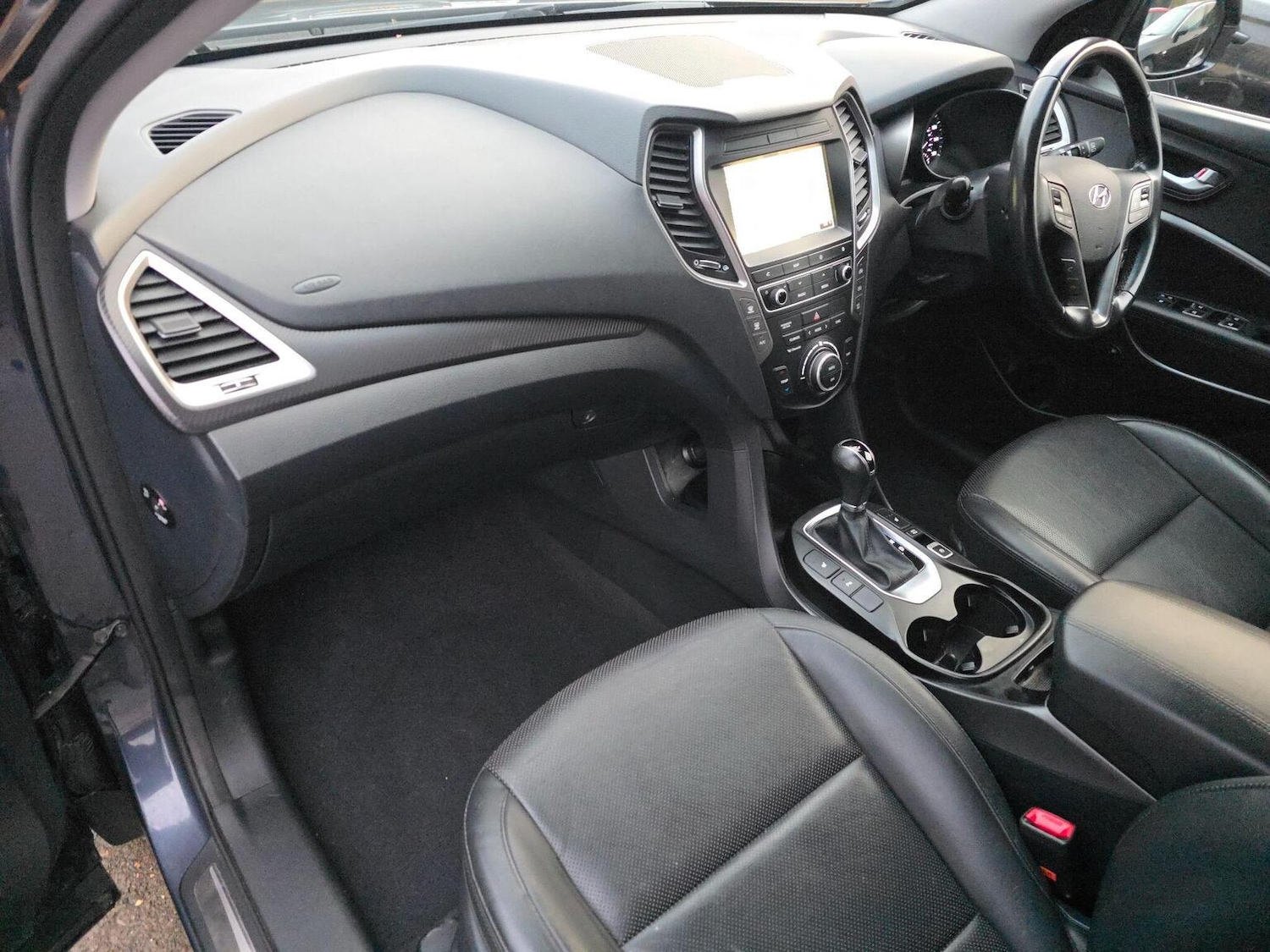 Used Hyundai Santa Fe 2017 for sale - 76974374: Photo 27