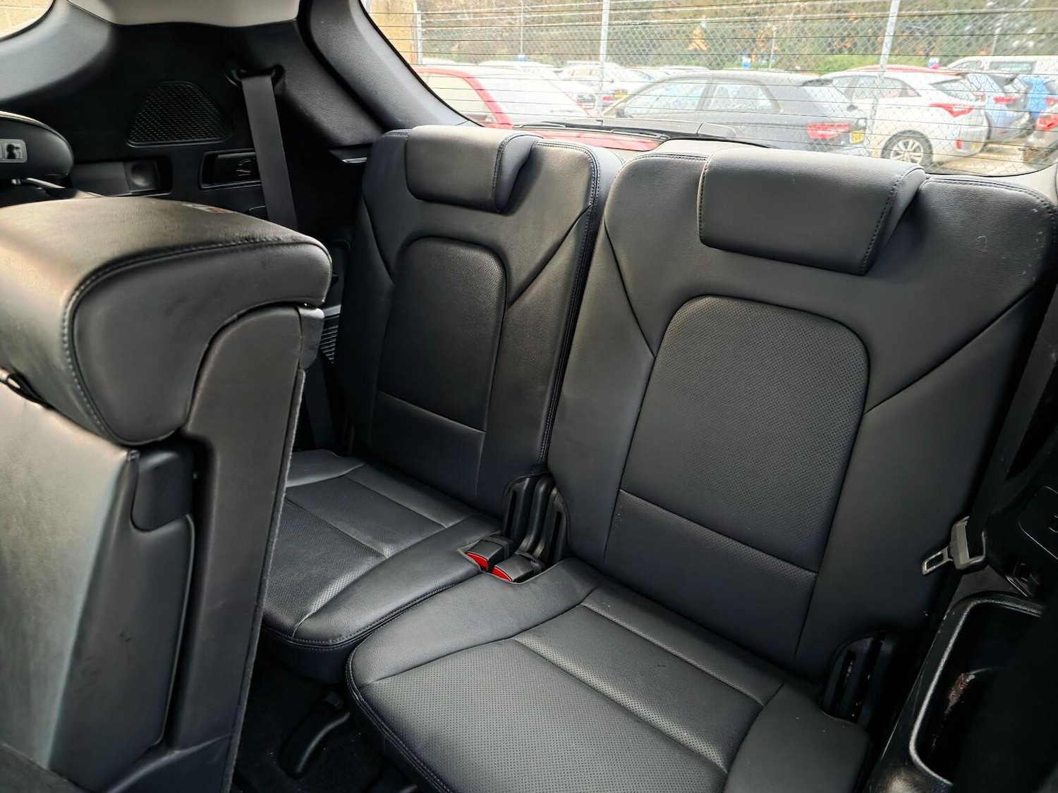 Used Hyundai Santa Fe 2017 for sale - 76974374: Photo 3