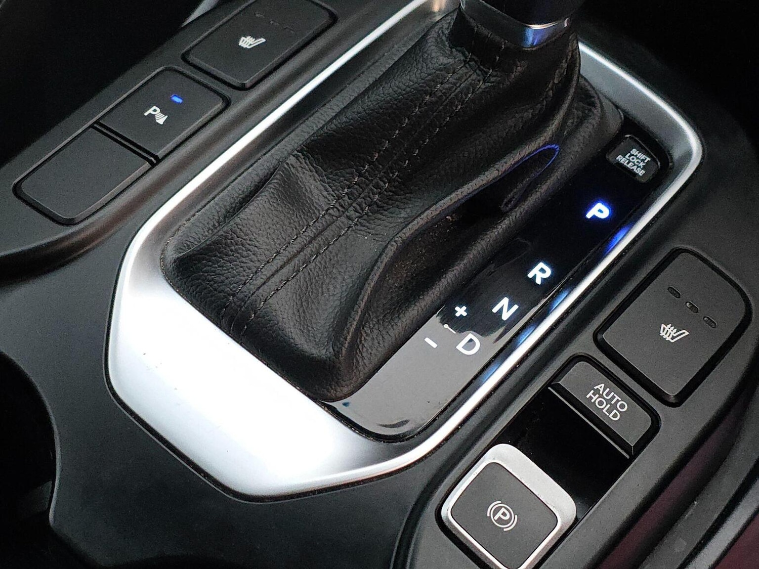 Used Hyundai Santa Fe 2017 for sale - 76974374: Photo 30