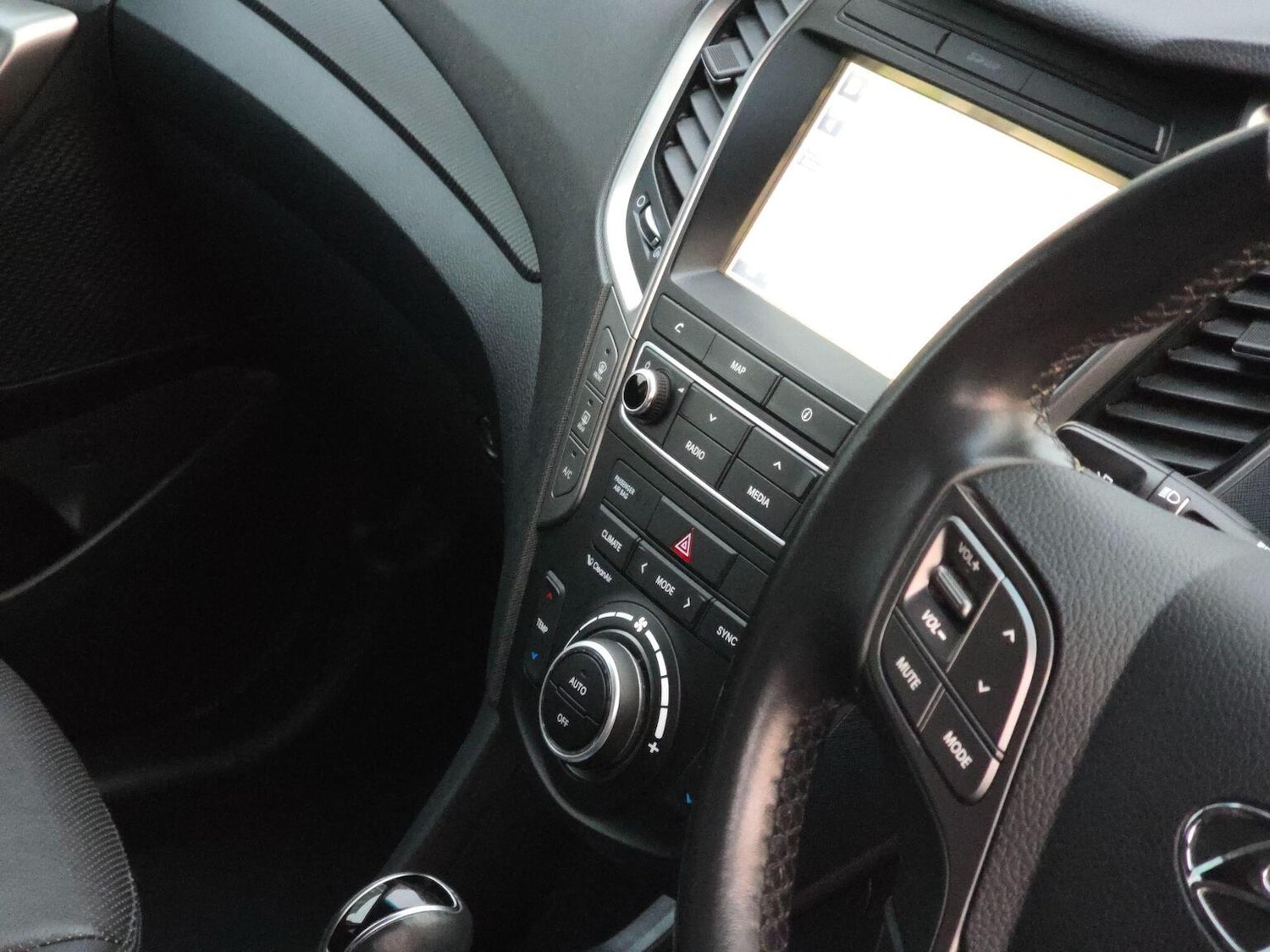 Used Hyundai Santa Fe 2017 for sale - 76974374: Photo 31