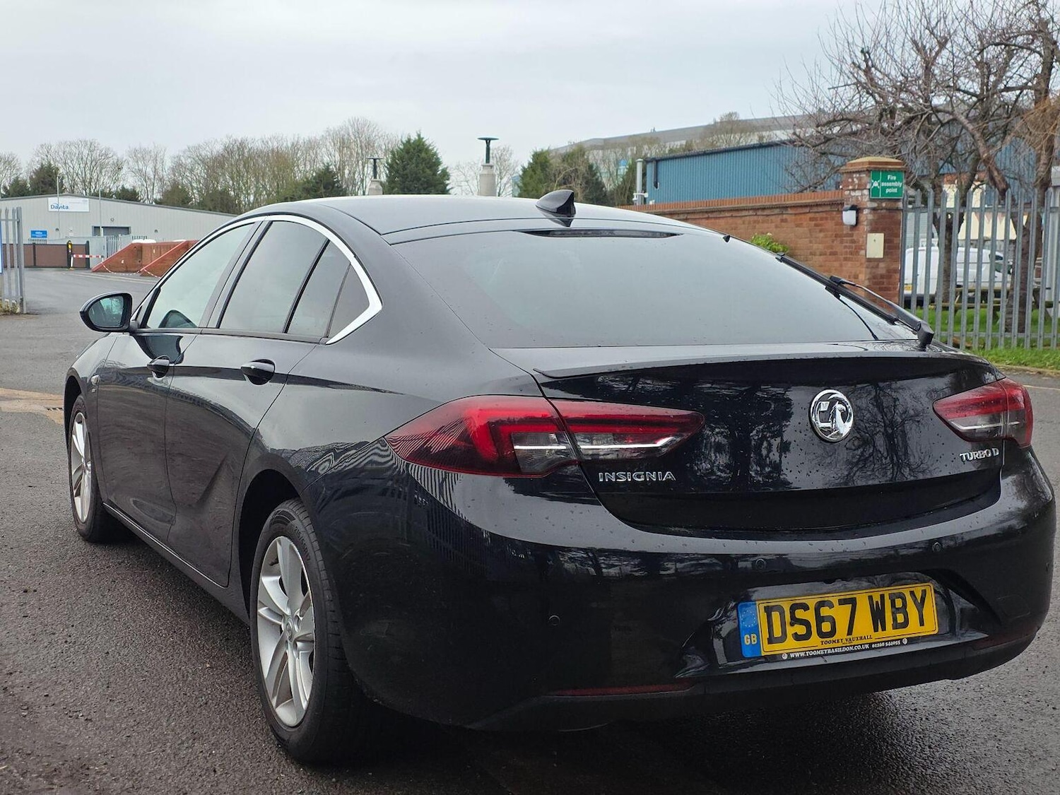 Used Vauxhall Insignia 2017 for sale - 76107360: Photo 2