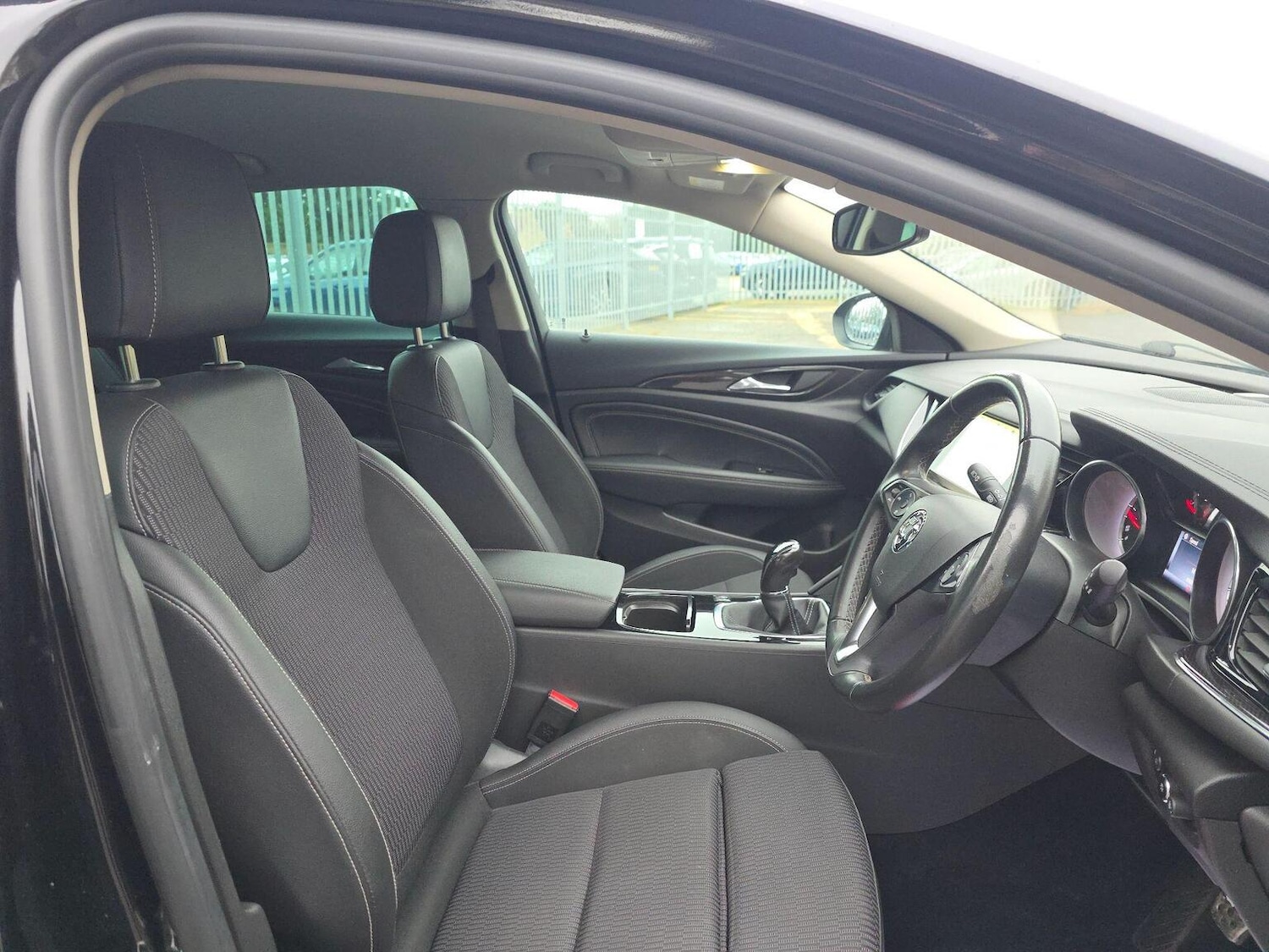 Used Vauxhall Insignia 2017 for sale - 76107360: Photo 3