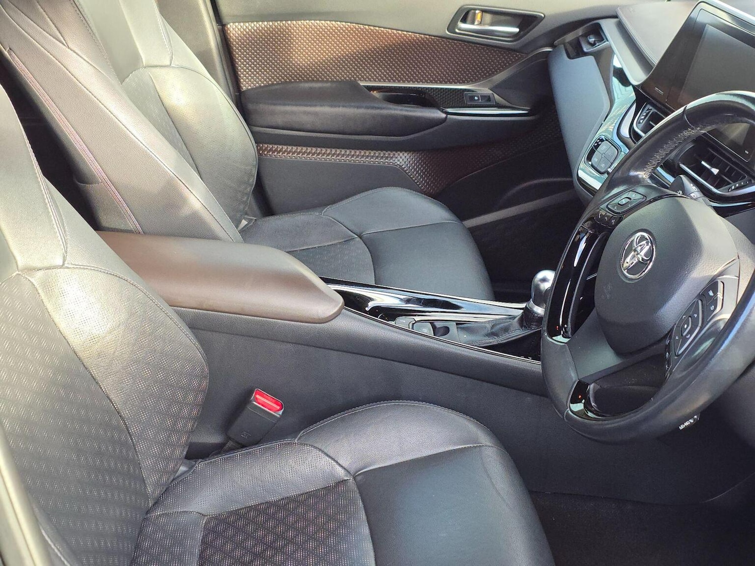 Used Toyota C-HR 2018 for sale - 76631463: Photo 11