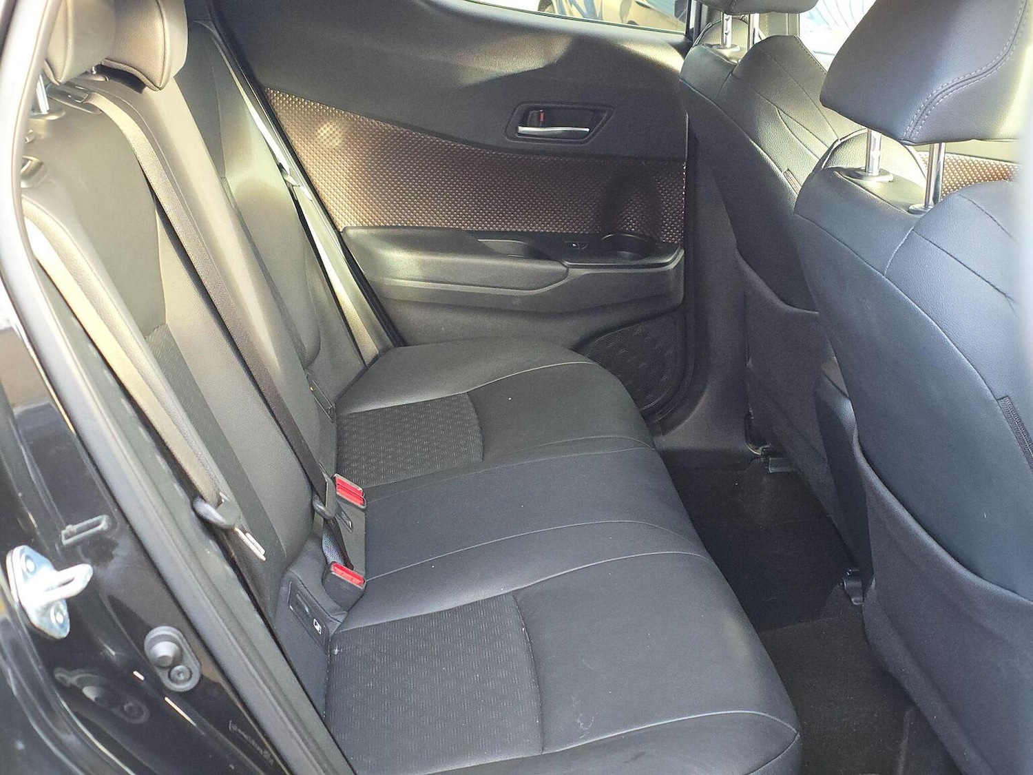 Used Toyota C-HR 2018 for sale - 76631463: Photo 12