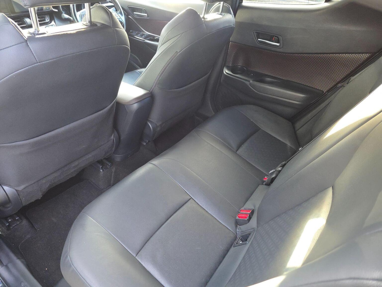 Used Toyota C-HR 2018 for sale - 76631463: Photo 14